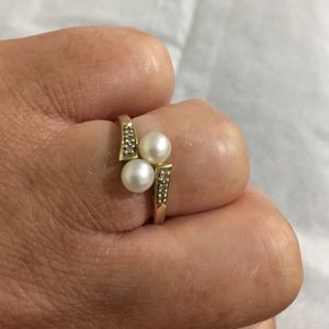 14k YELLOW GOLD PEARL AND DIAMOND RING SZ 6